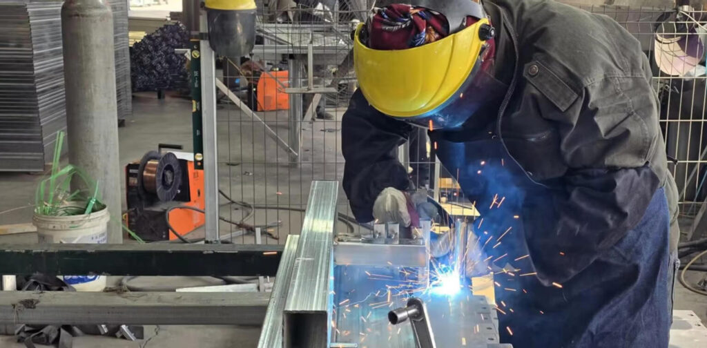 Huaye Custom Aluminium Pool Fencing Suppliers factory